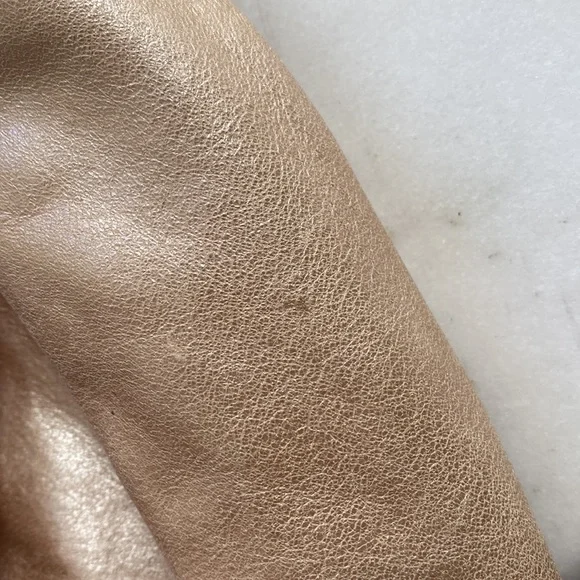 Hobo bag, metallic champagne gold. - Picture 9 of 10